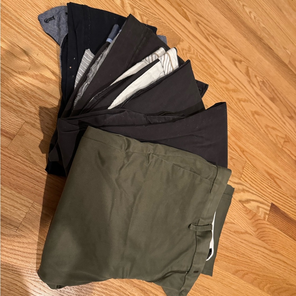 Banana Republic Fulton Chinos size 32x32 (5 pairs)